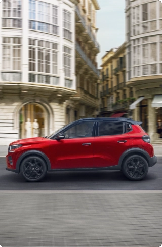 Ujęcie boczne w ruchu kompaktowego SUV-a Citroëna C3, prezentujące nowoczesny design miejski dla płynnej, pewnej i przystępnej mobilności.