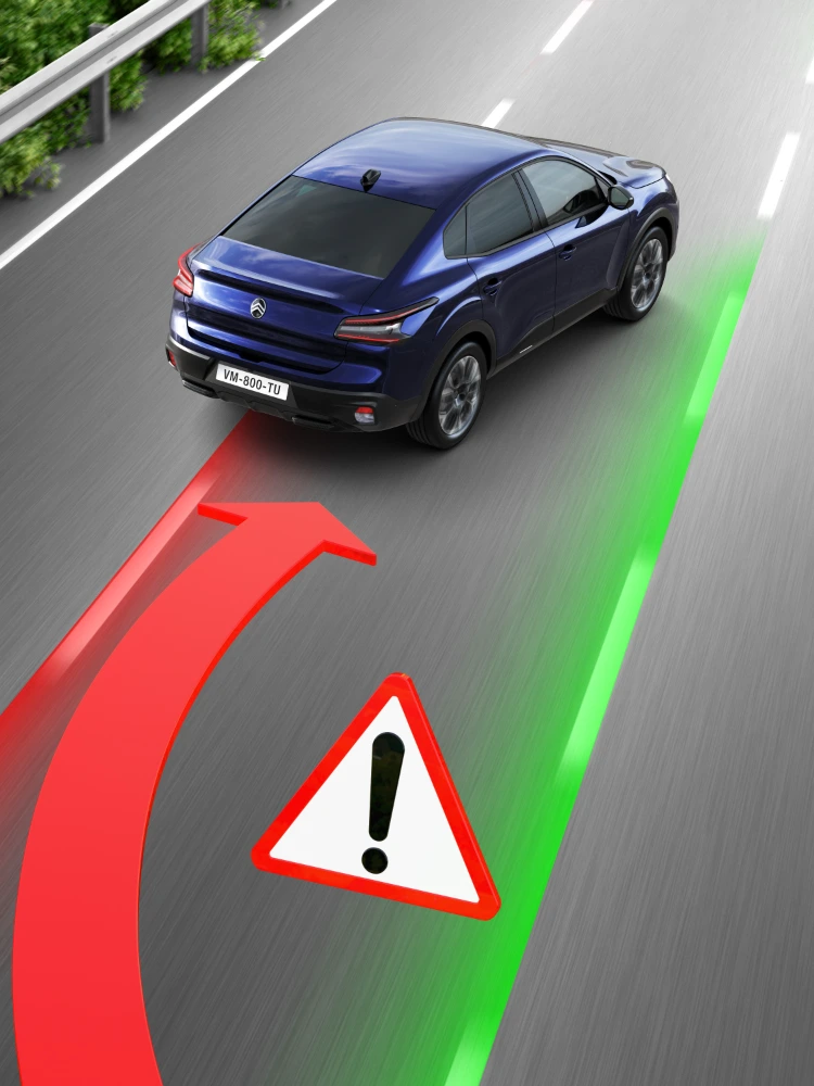 Citroën C4 X z ostrzeżeniem Lane Departure Warning przy zbliżaniu się do linii pasa ruchu.