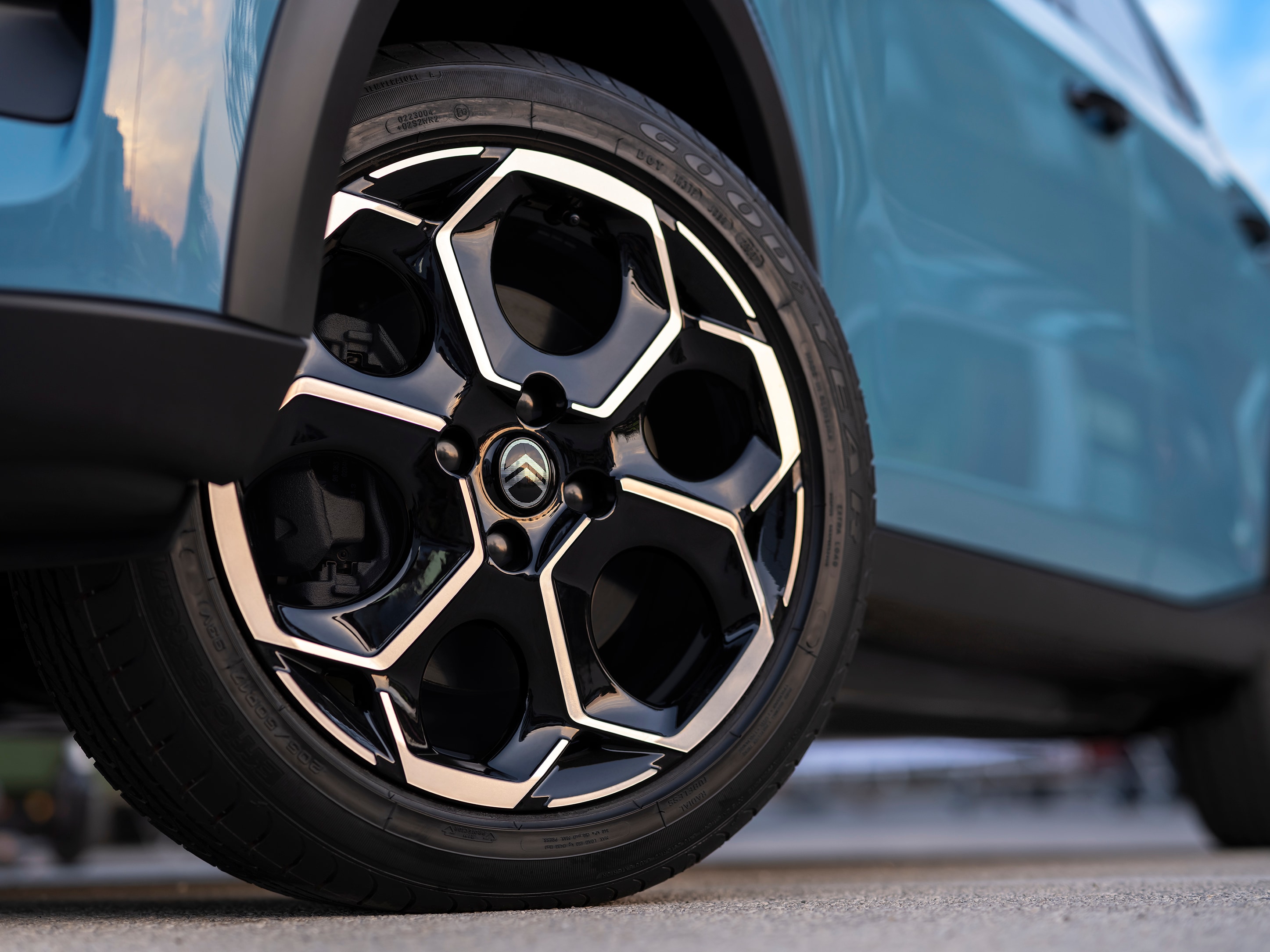 eC3 wheel details