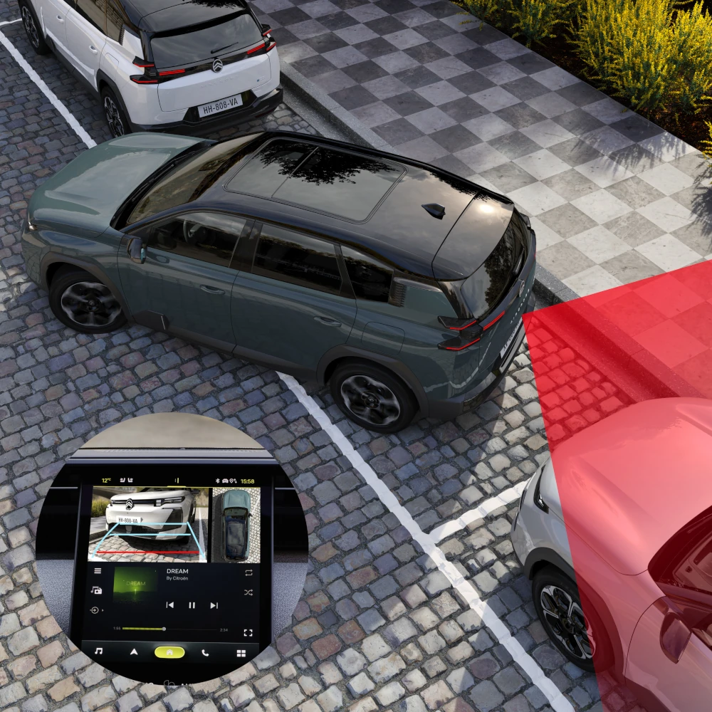 Widok tylno-boczny C5 Aircross z kamerą cofania 180° zwiększającą bezpieczeństwo i pewność parkowania