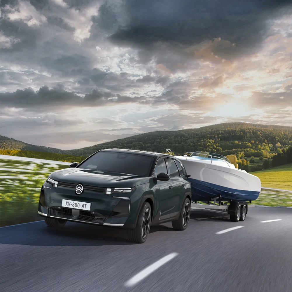 Widok z boku C5 Aircross z Trailer Stability Control podkreślający stabilność i bezpieczeństwo holowania