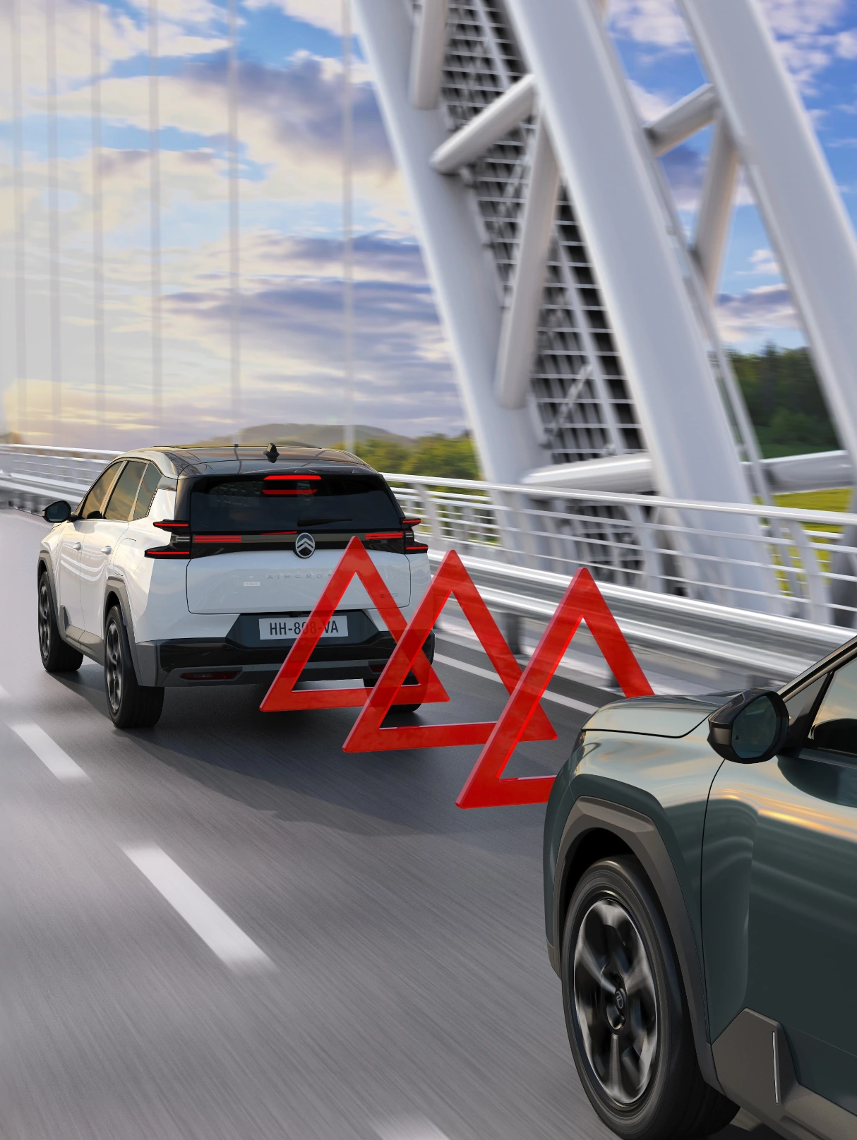 Widok tylno-boczny C5 Aircross z Active Safety Brake zwiększający bezpieczeństwo i unikanie kolizji