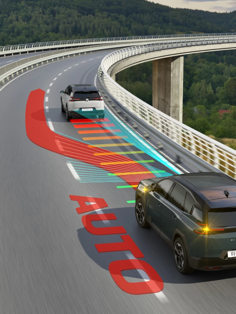 Widok tylno-boczny C5 Aircross z Drive Assist 2.0 wspierający jazdę półautonomiczną