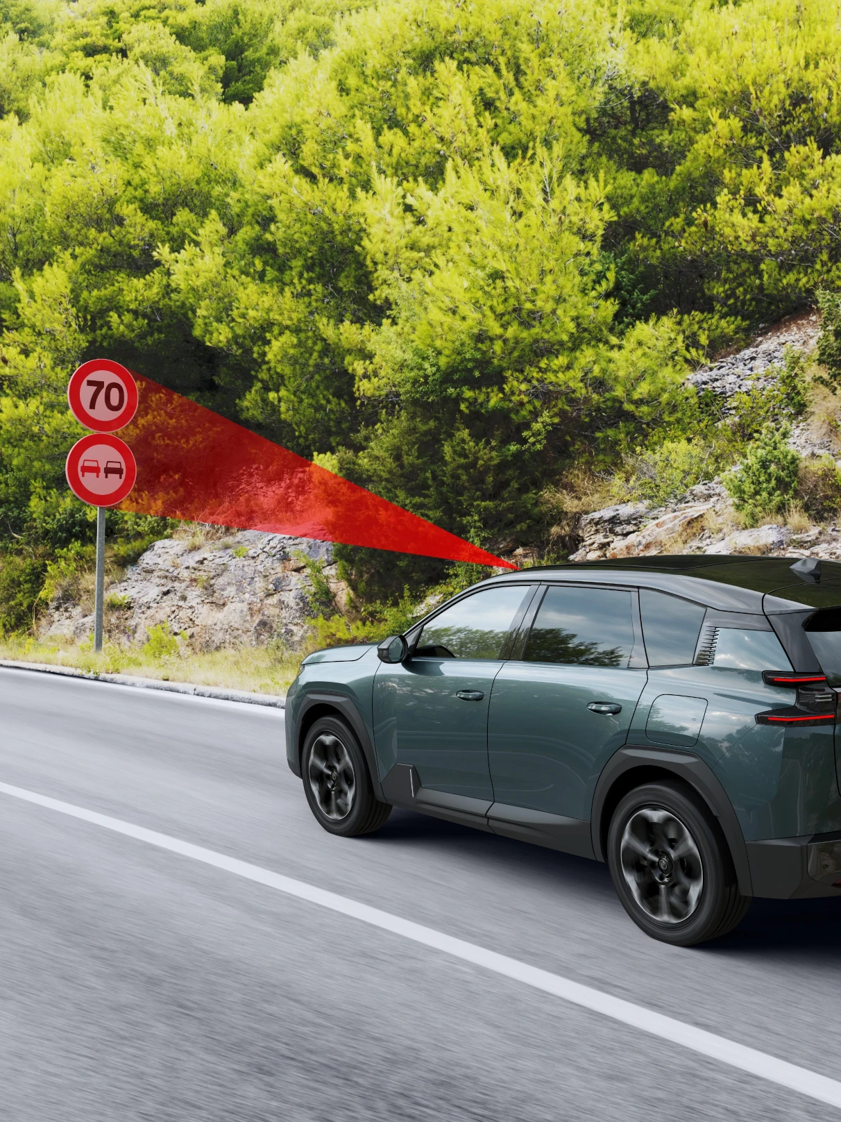 Widok z boku C5 Aircross z systemem rozpoznawania znaków i ograniczeń prędkości