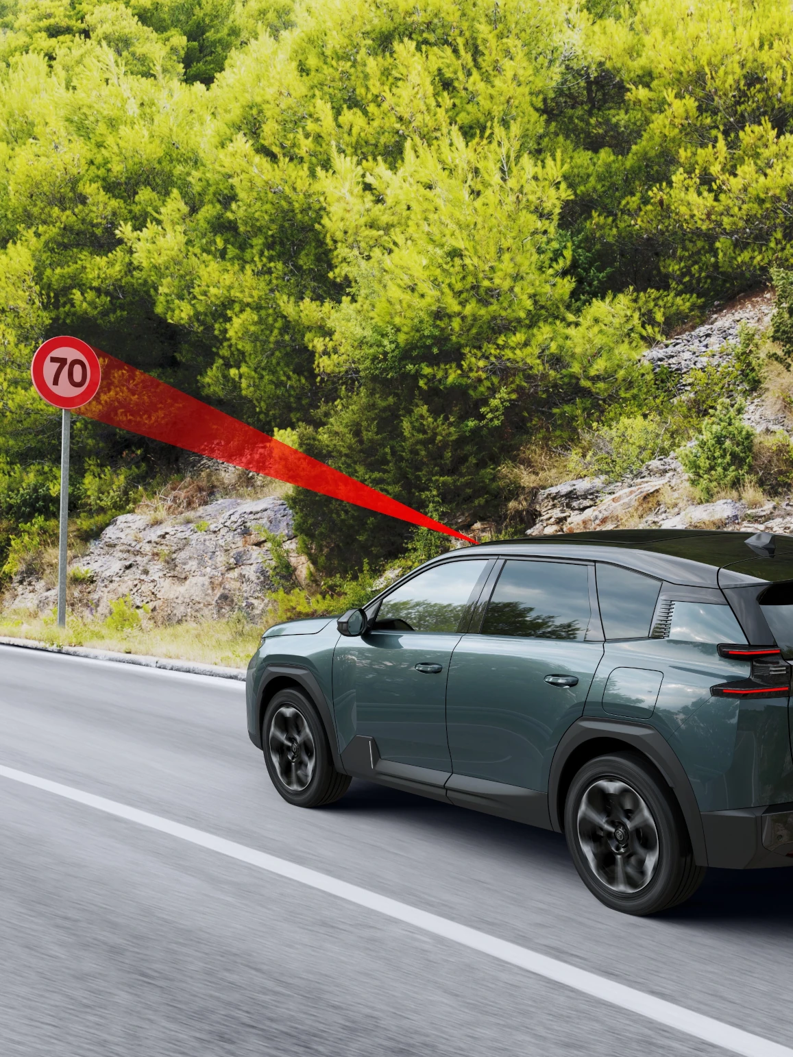 Widok z boku SUV-a C5 Aircross z systemem rozpoznawania znaków drogowych zwiększającym bezpieczeństwo, widoczność, technologię i płynniejszą, świadomą jazdę.