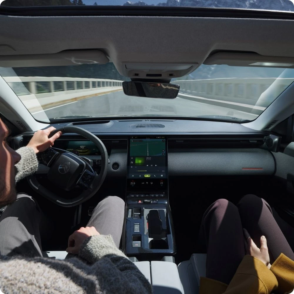Widok wnętrza przód C5 Aircross z ergonomią i łącznością