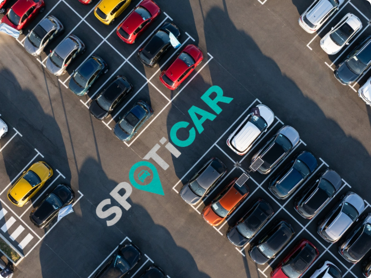 Widok z góry samochodów używanych SPOTICAR z certyfikowanymi C5 Aircross