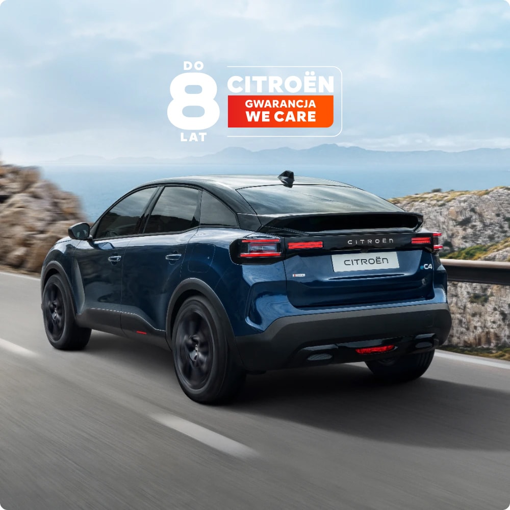 Ujęcie z tyłu pod kątem 3/4 jazdy Citroëna ë-C4, podkreślające elektryczny design, komfort, efektywność i technologie dla nowoczesnej obecności premium.